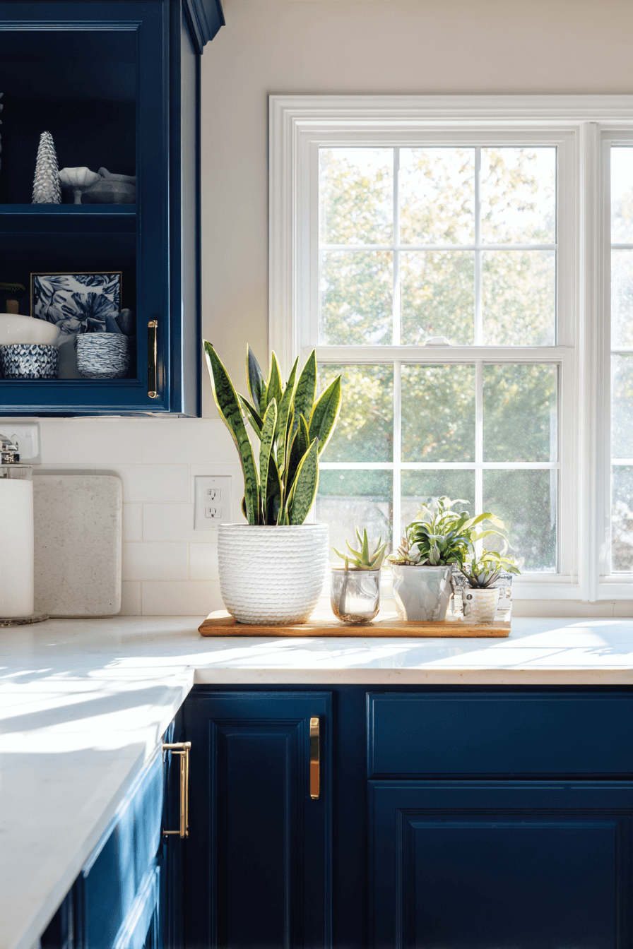 27 Navy Blue Kitchen Cabinets Ideas That Prove Dark Can Be Chic